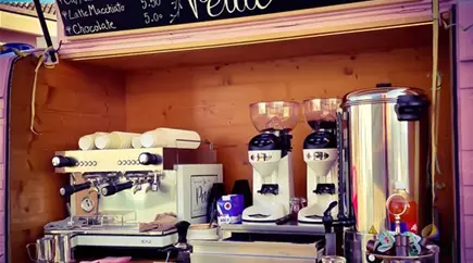 La petite Ape Kaffeestand Arena vorne (3).jpg La petite Ape Kaffeestand Arena vorne (3).jpg