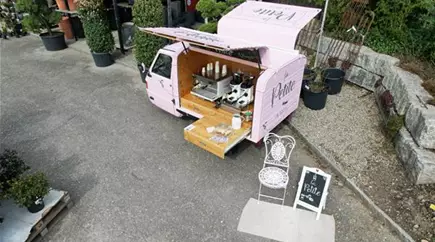 La petite Ape Kaffeestand Arena vorne (1).JPG